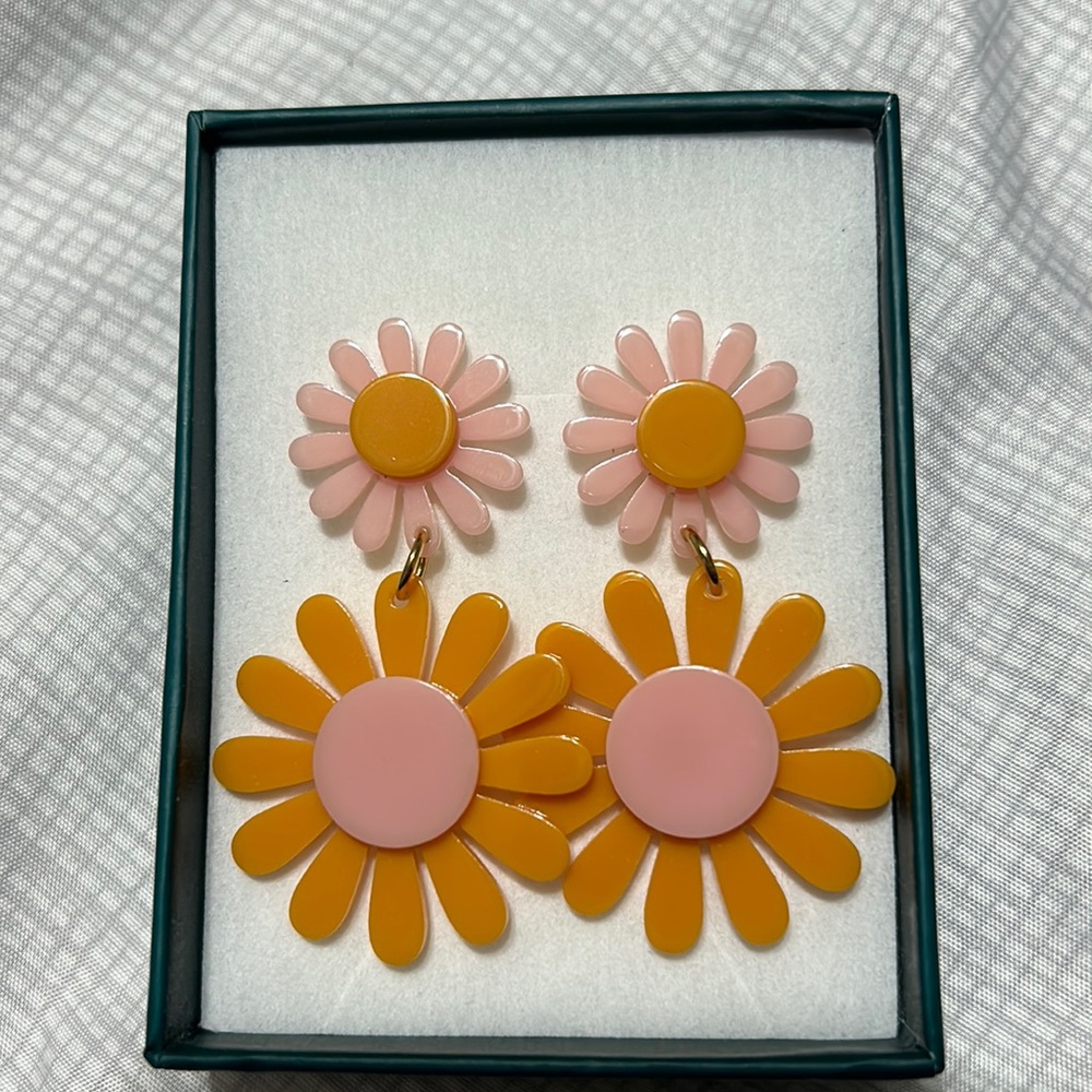 Retro Daisy Earrings